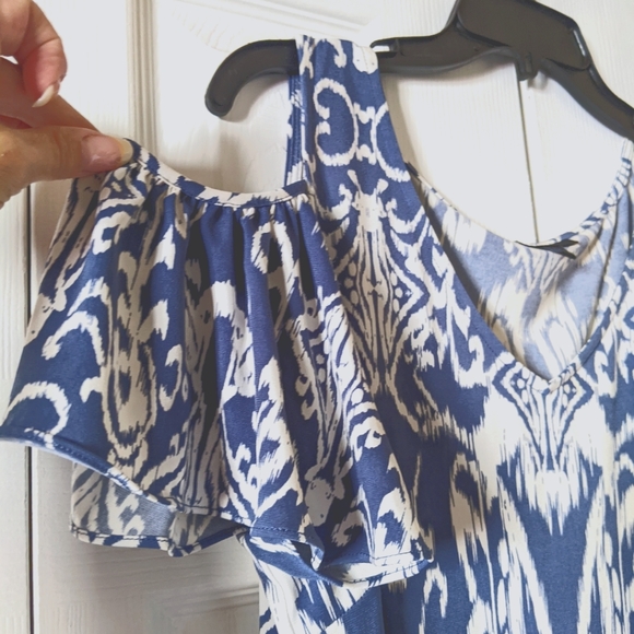 Adorable MSK cold shoulder dress - Picture 2 of 5